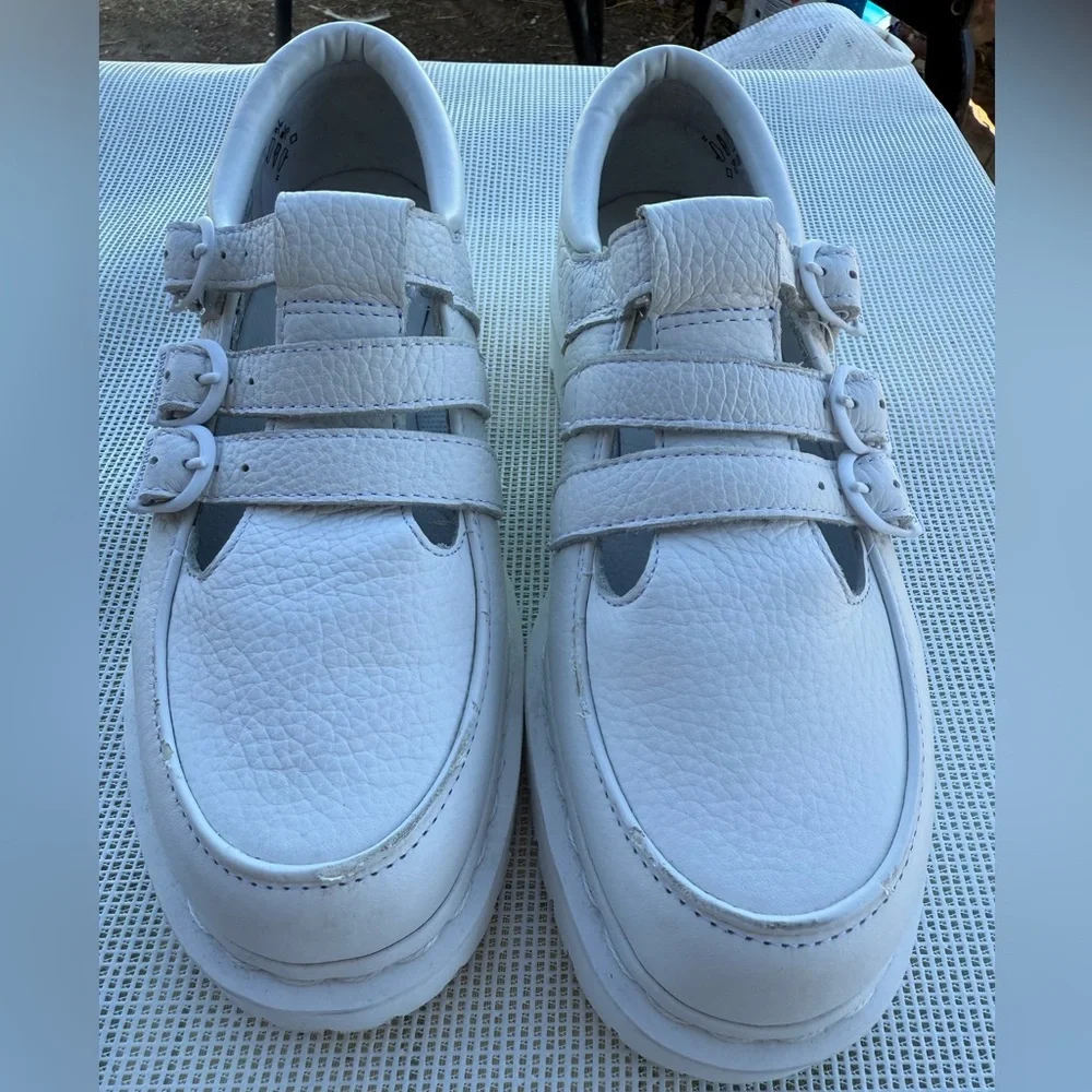 DR MARTENS FREYA WOMENS White Shoes Straps Size 10 L like new with defect